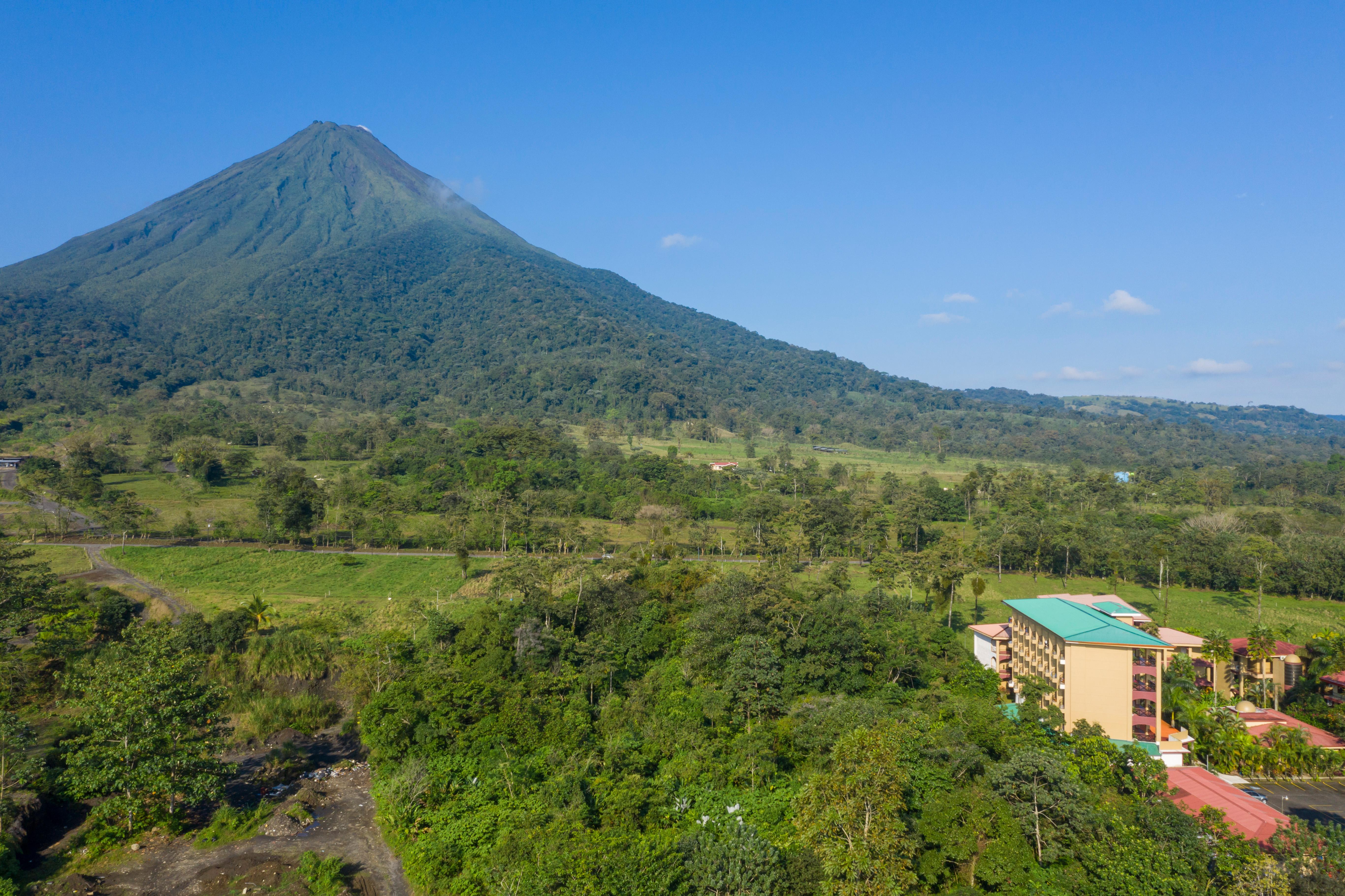 Hotel Magic Mountain La Fortuna Exterior photo